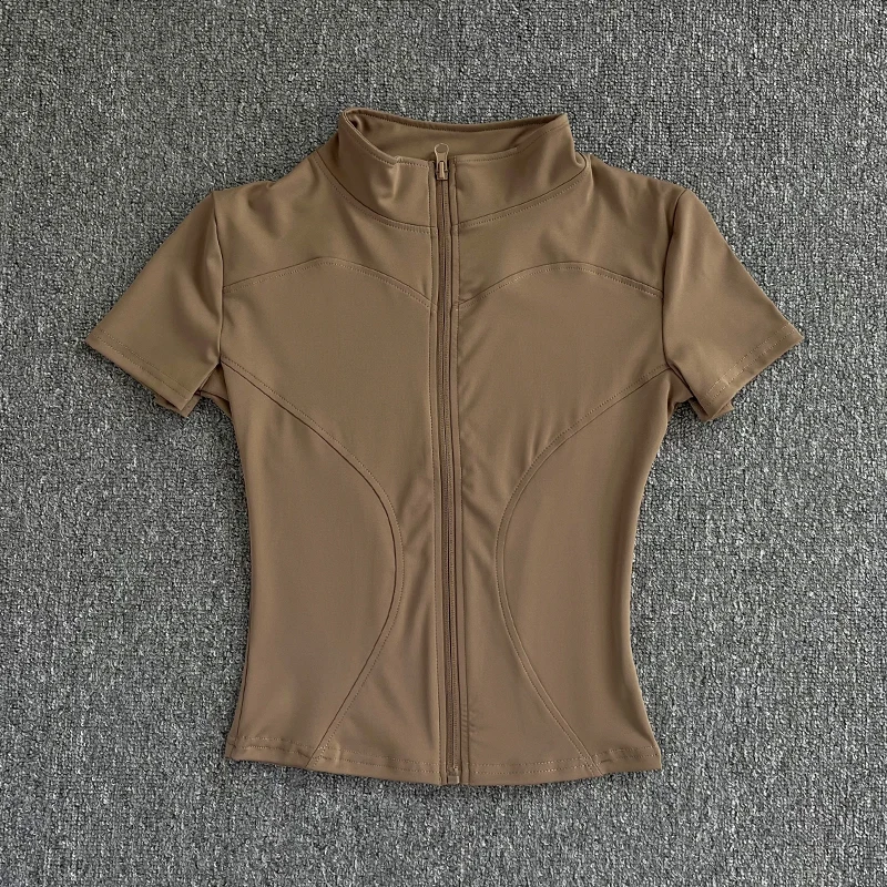 Damski top do jogi ze stójką i zamkiem krótki rękaw Cocoa color