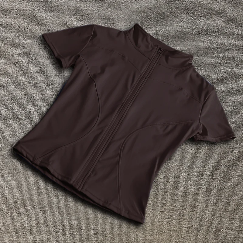 Damski top do jogi ze stójką i zamkiem krótki rękaw Czekolada