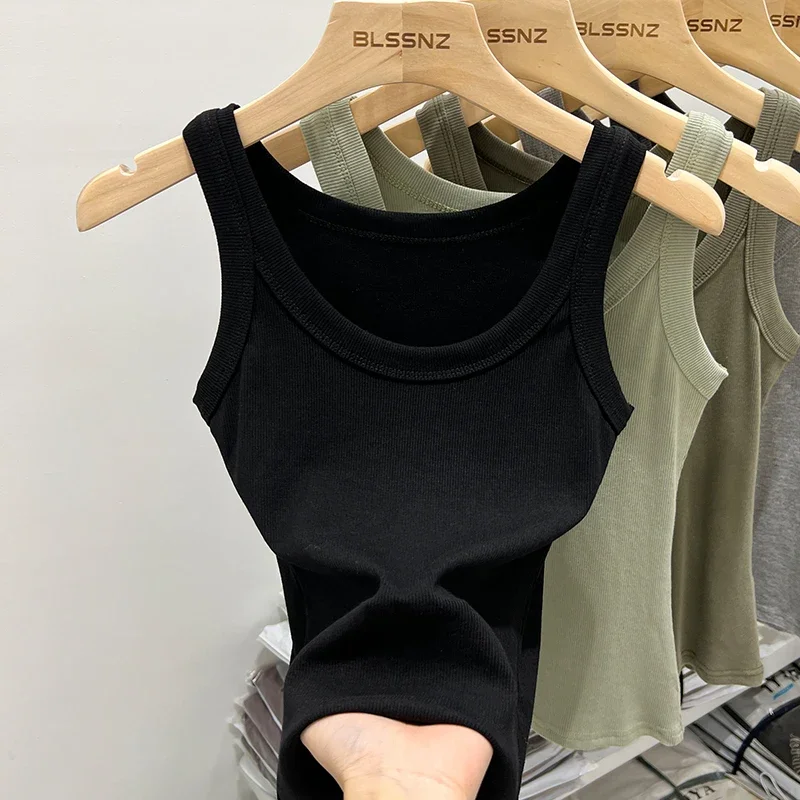 Damski top na ramiączkach prążkowany basic Czarny