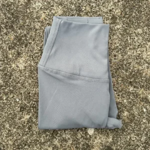 Damskie legginsy do jogi z wysokim stanem i kieszenią Szary