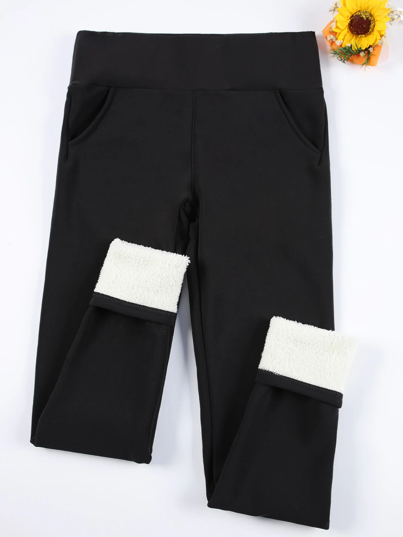Damskie legginsy welurowe ocieplane z kieszeniami . czarny