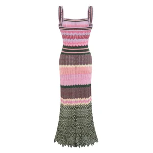 Długa sukienka maxi z dzianiny bez rękawów w stylu boho Różowy