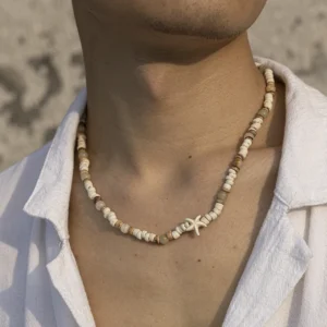 Drewniany naszyjnik choker z koralikami z łupin kokosa i rozgwiazdy Kolor jasnożółtego złota