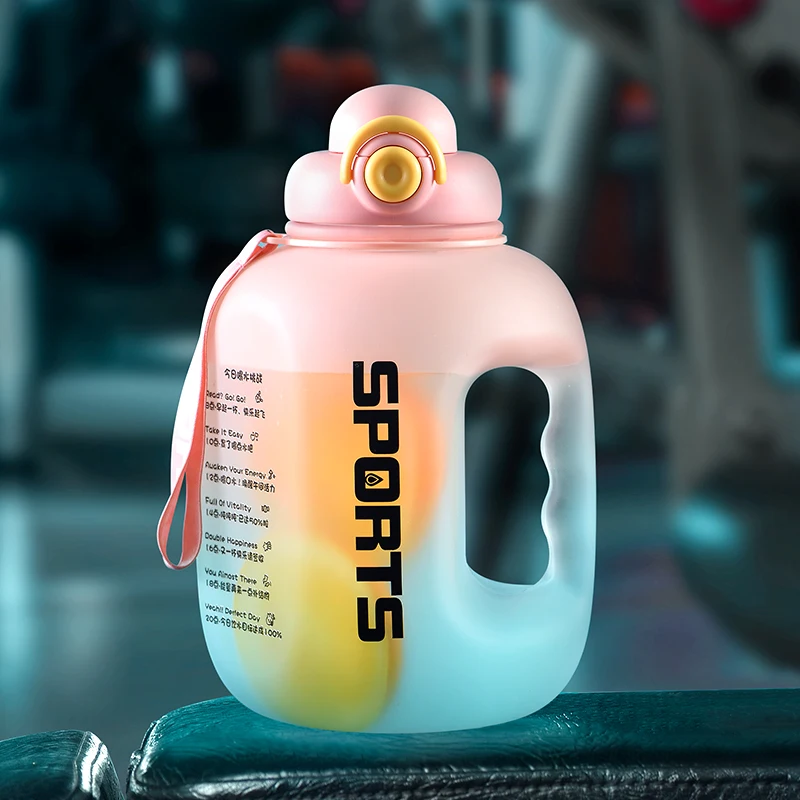 Duża sportowa butelka na wodę ze słomką do fitnessu żółty