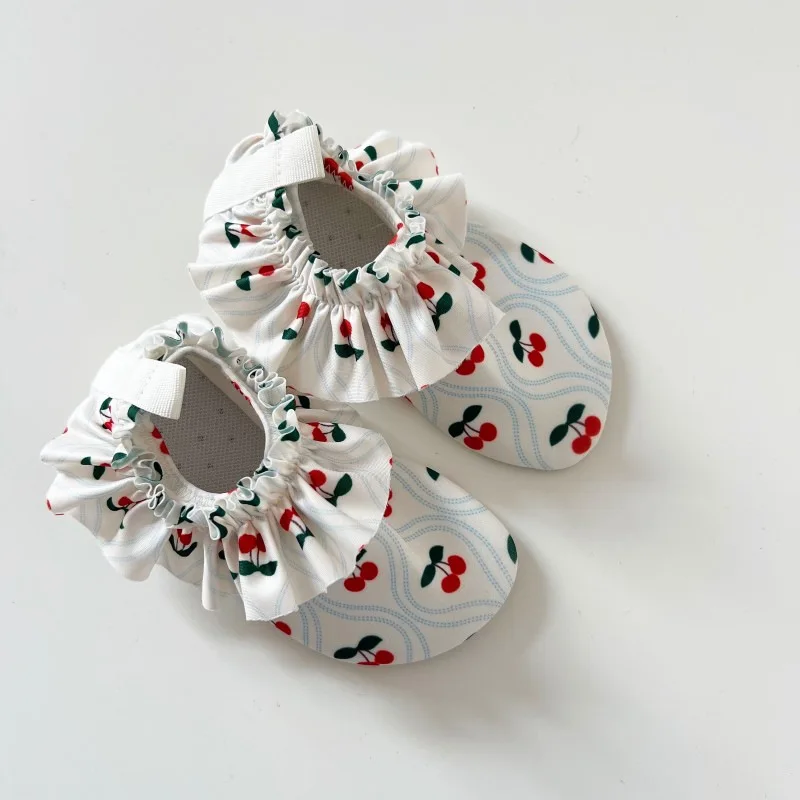 Dziecięce buty do wody antypoślizgowe z motywem Full cherry