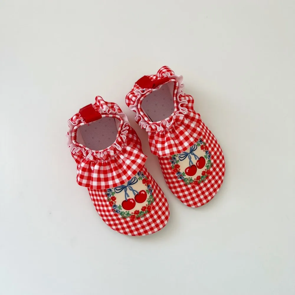 Dziecięce buty do wody antypoślizgowe z motywem Czerwony