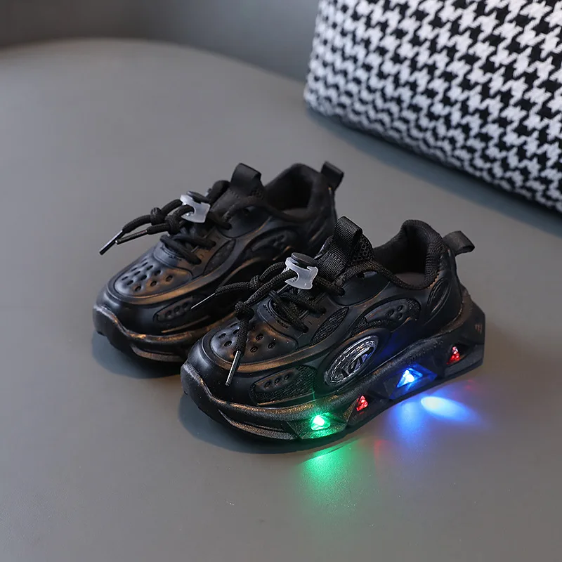 Dziecięce buty sportowe z podświetleniem LED Czarny