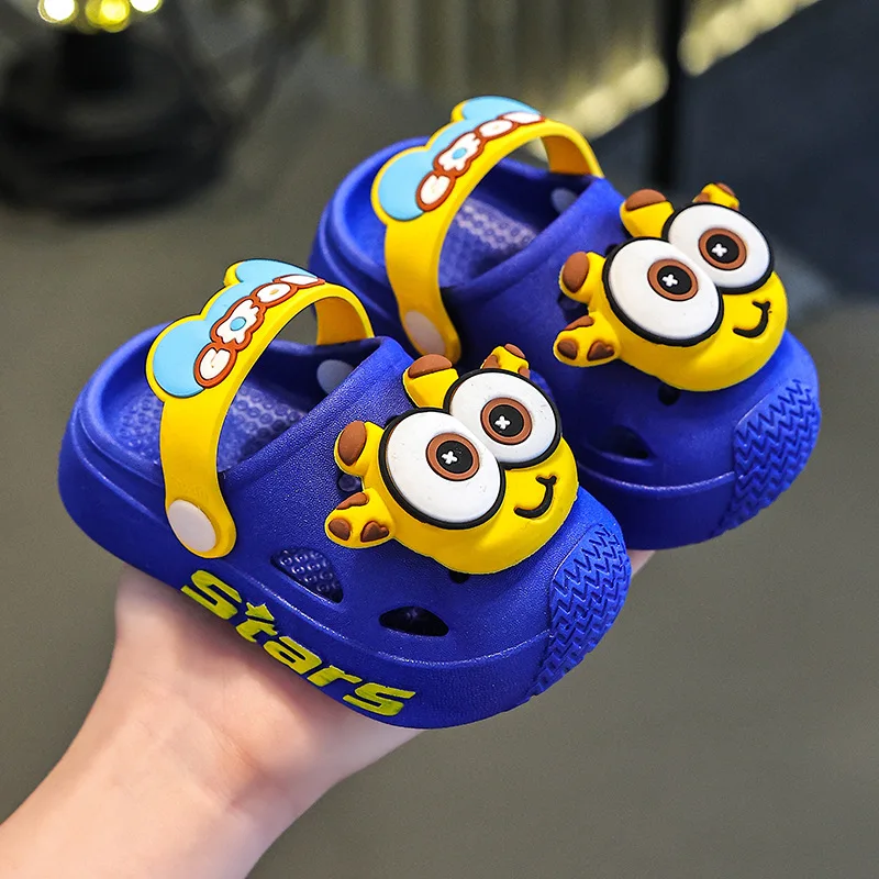 Dziecięce kapcie z miękką podeszwą i wzorem Q2blue