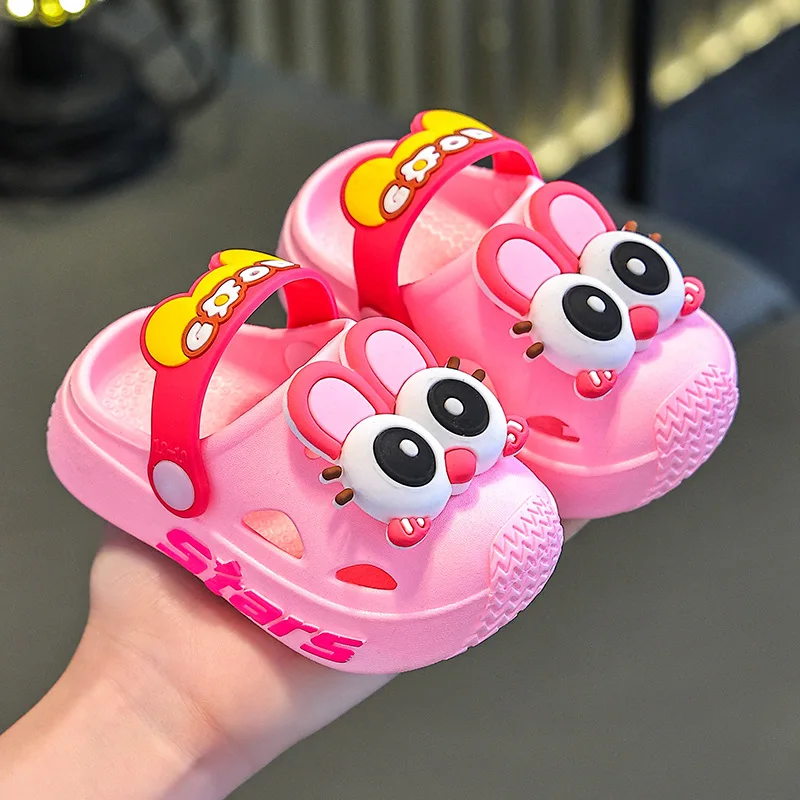 Dziecięce kapcie z miękką podeszwą i wzorem Q2pink