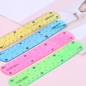 Elastyczna kolorowa linijka 15 cm do szkoły – miękka i giętka