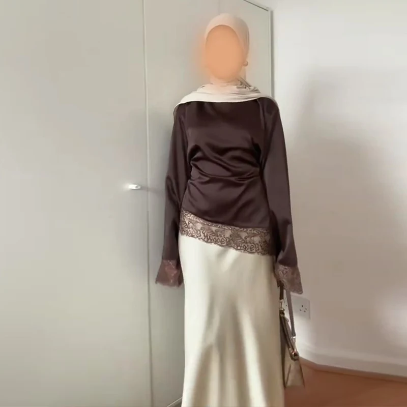 Elegancka damska bluzka z satyny i koronki z wiązaniem Brązowy