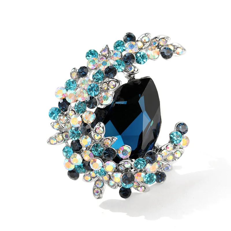 Elegancka broszka z ażurowym liściem do płaszcza L4 5 3470