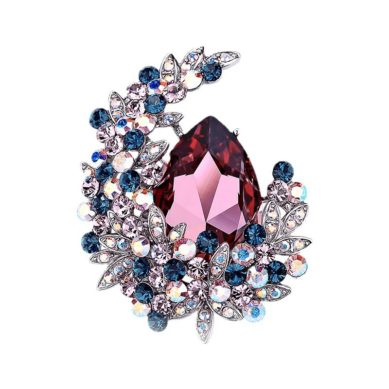 Elegancka broszka z ażurowym liściem do płaszcza L4 5 3471