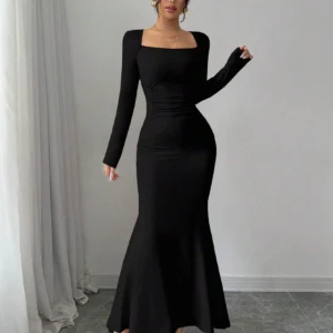 Elegancka sukienka damska z kwadratowym dekoltem i długim rękawem Czarny