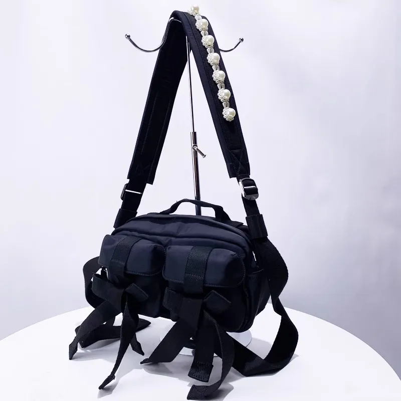 Elegancka torebka damska z kokardą i perłą — crossbody multi-kieszeniowa Czarny