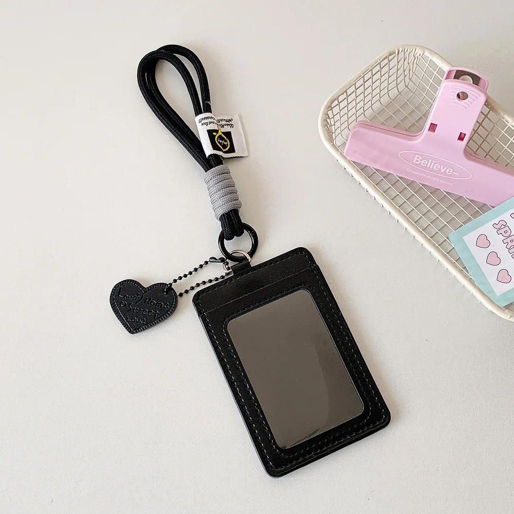 Etui na kartę z zawieszką w jednolitym kolorze — styl kawaii Biały