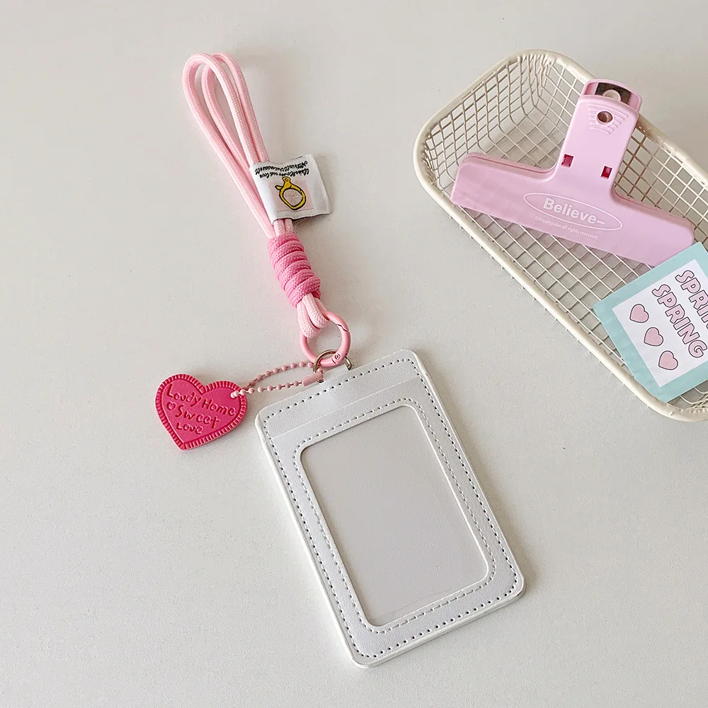 Etui na kartę z zawieszką w jednolitym kolorze — styl kawaii Czerwony