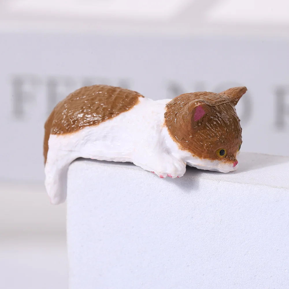 Figurka kota na krawędź kubka - mini ozdoba na biurko Czekolada