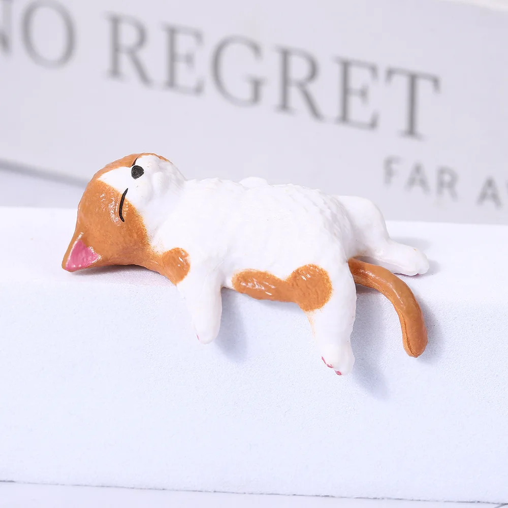 Figurka kota na krawędź kubka - mini ozdoba na biurko Jasnoszary