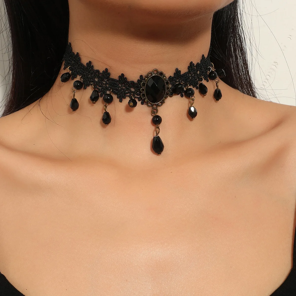 Gothic choker koronkowy z kryształowym wisiorkiem A