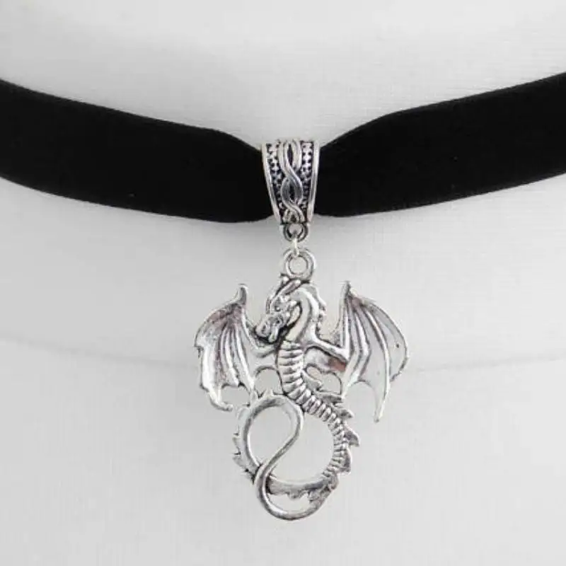 Gotycki choker aksamitny z pajęczyną i pająkiem A4