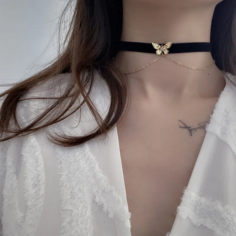 Gotycki choker z koronki z zawieszką serce i krzyż 3