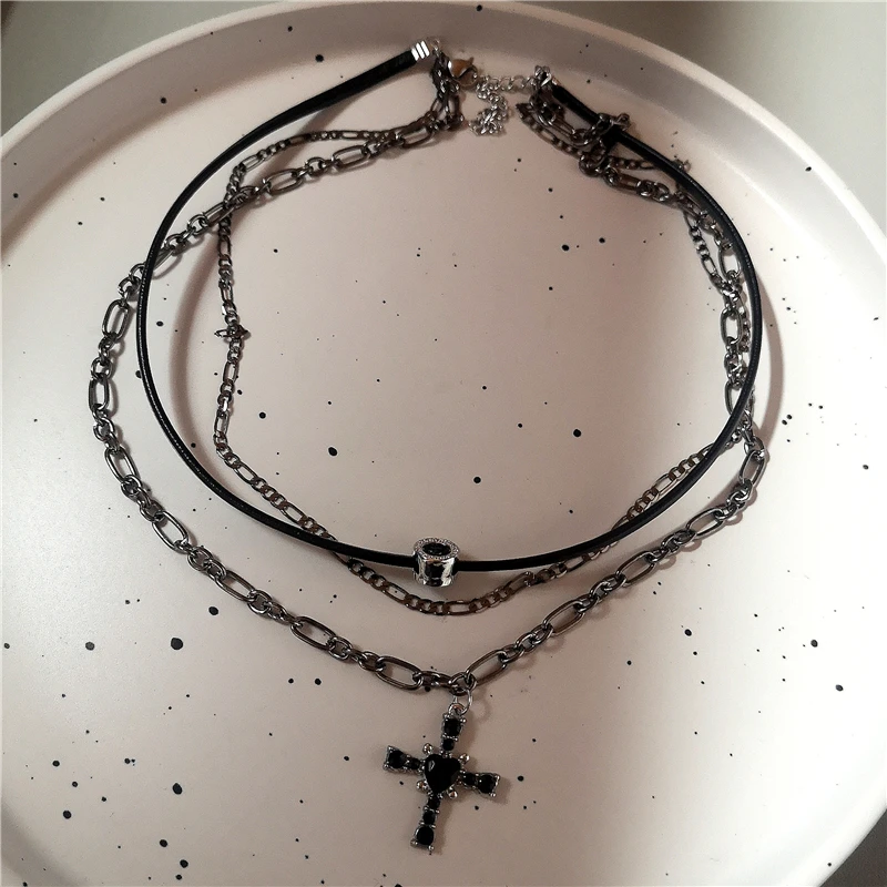 Gotycki choker Y2K z czerwonym motylem, sercem i krzyżykiem 5
