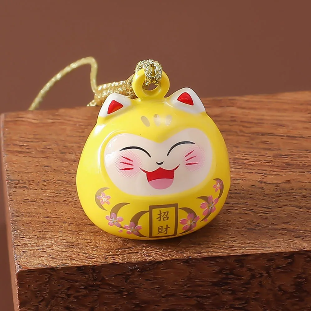 Japoński breloczek Daruma z kotem szczęścia – dzwoneczek i wisiorek Khaki