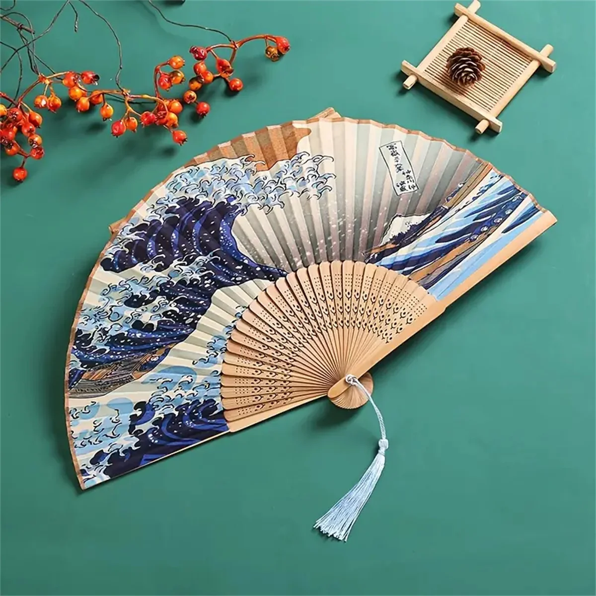 Japoński składany wachlarz Kanagawa Wave w stylu vintage