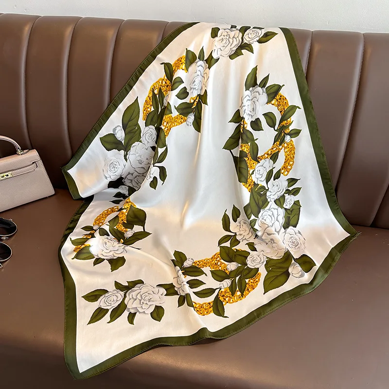 Jedwabista kwadratowa apaszka damska 70 cm Jnc493 01