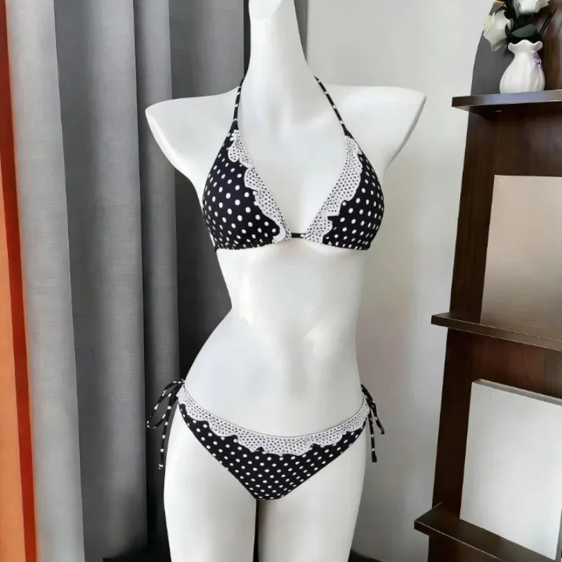 Kawaii bikini z falbankami wiązane na szyi — japoński styl Morela