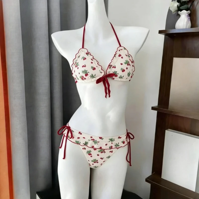 Kawaii bikini z falbankami wiązane na szyi — japoński styl Szmaragdowa zieleń