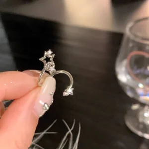 Kolczyk do Chrząstki Ucha — Spiralna Gwiazda ze Stali Nierdzewnej 316L Rodowany