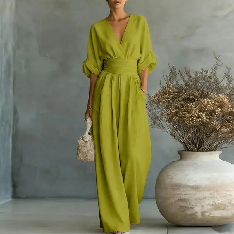 Damski kombinezon z szerokimi nogawkami i głębokim dekoltem – elegancki Jak na zdjęciu