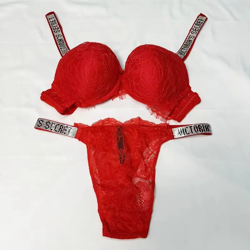 Komplet bielizny push-up z koronki z regulacją - biustonosz i figi Vs032