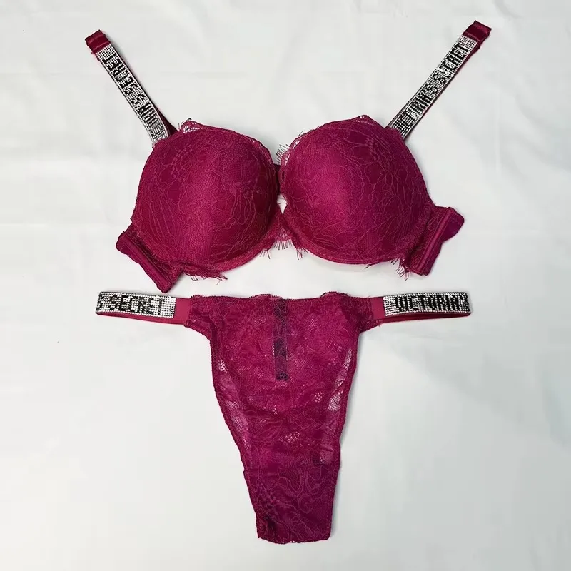 Komplet bielizny push-up z koronki z regulacją - biustonosz i figi Vs034