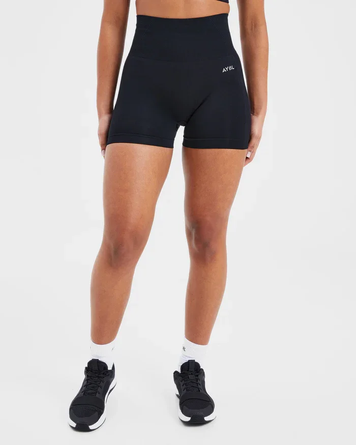 Komplet do jogi: top halterneck i szorty scrunch Czarny