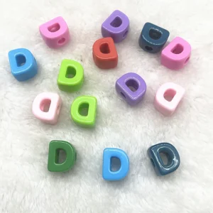Koraliki z literami alfabetu do biżuterii DIY – zestaw 10 sztuk 20 mm Czerwony