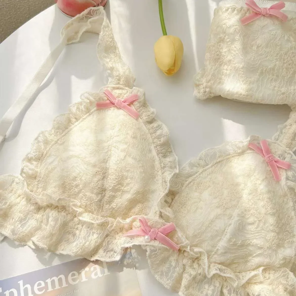Koronkowy biustonosz bralette retro bez fiszbin z frędzlami Beżowy