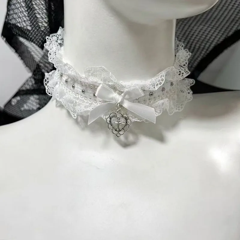 Koronkowy choker Lolita z ćwiekami i krzyżem - gotycka obroża Y2K 2