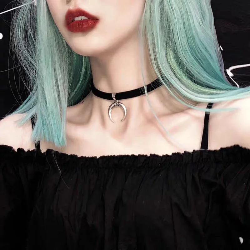 Koronkowy choker Lolita z ćwiekami i krzyżem - gotycka obroża Y2K 5