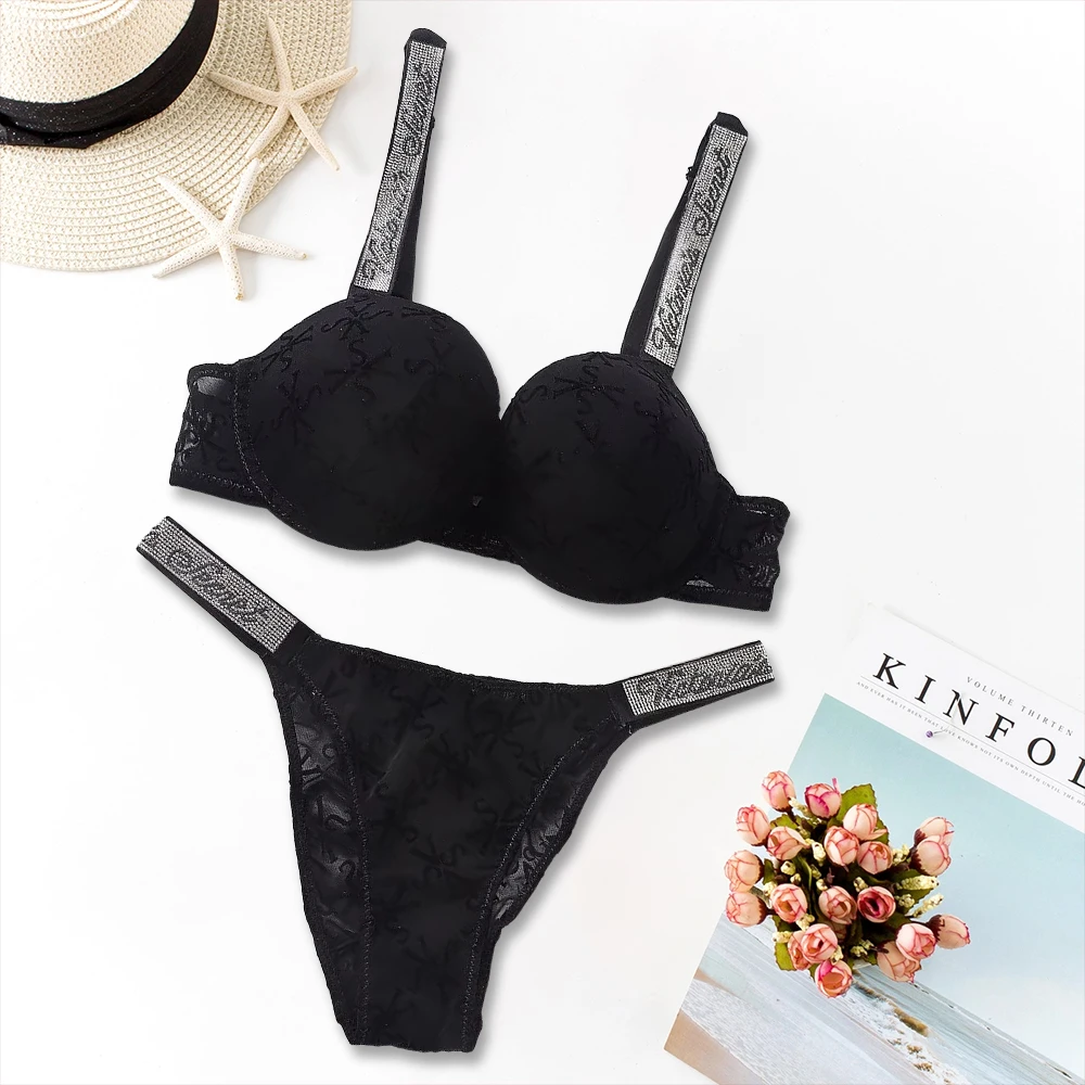 Koronkowy komplet bielizny damskiej - bralette i figi Vs131