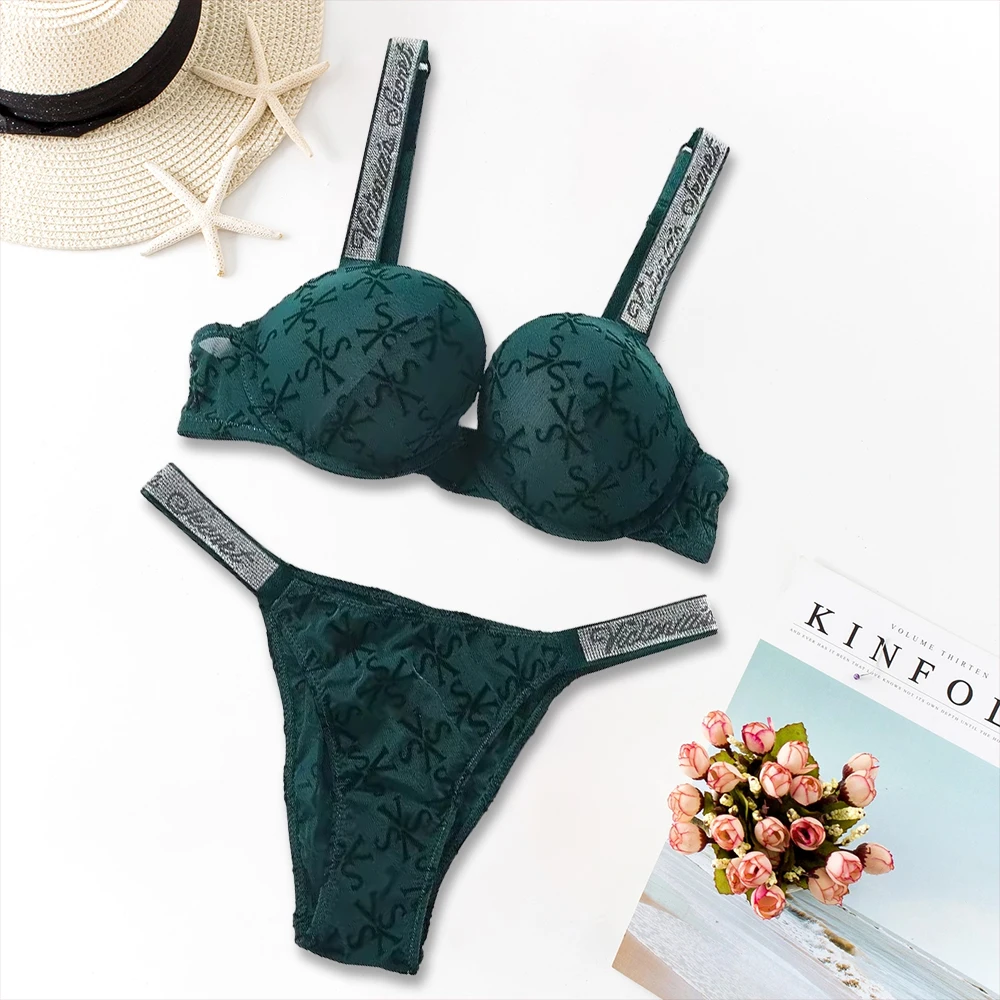Koronkowy komplet bielizny damskiej - bralette i figi Vs133