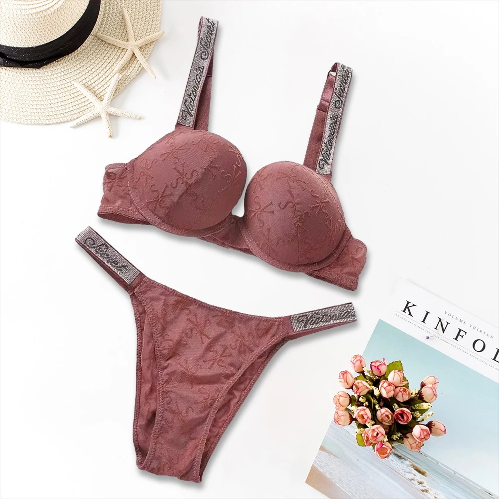 Koronkowy komplet bielizny damskiej - bralette i figi Vs135