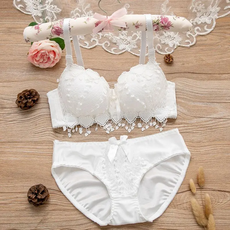 Koronkowy zestaw bielizny damskiej — biustonosz bez fiszbiny i majtki Biały
