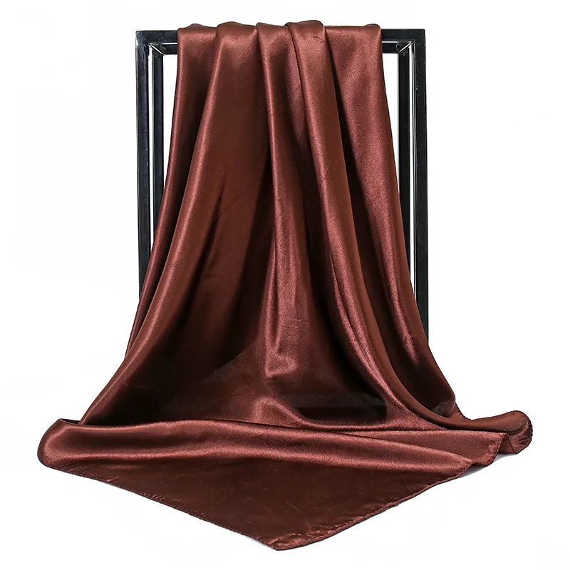 Elegancka kwadratowa apaszka 90×90 cm z imitacji jedwabiu C 03