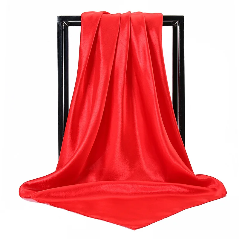 Elegancka kwadratowa apaszka 90×90 cm z imitacji jedwabiu C 05