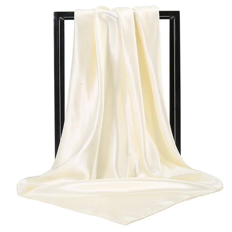 Elegancka kwadratowa apaszka 90x90 cm z imitacji jedwabiu C 13