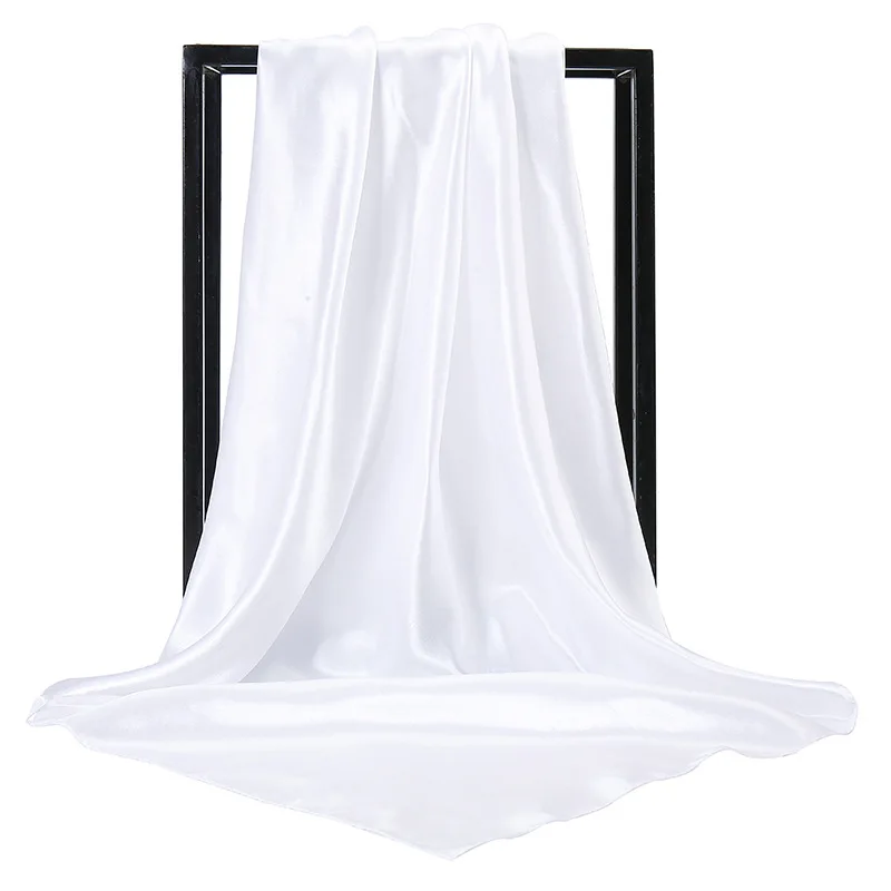 Elegancka kwadratowa apaszka 90×90 cm z imitacji jedwabiu C 14