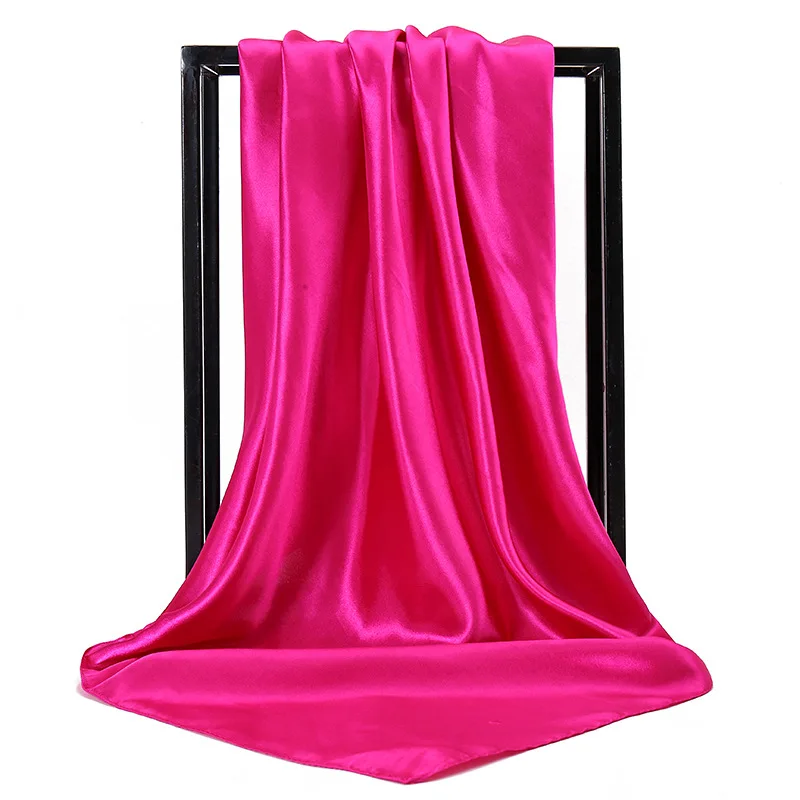 Elegancka kwadratowa apaszka 90x90 cm z imitacji jedwabiu C 16
